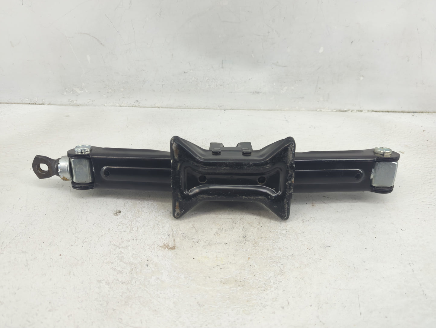2014 Kia Cadenza Spare Scissor Car Jack - Oemusedautoparts1.com