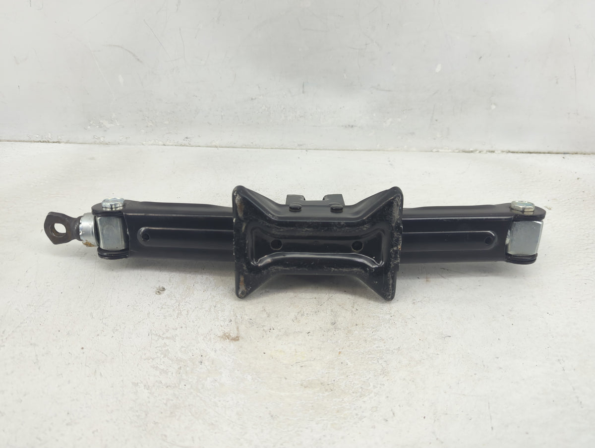 2014 Kia Cadenza Spare Scissor Car Jack 1390216 - Oemusedautoparts1.com