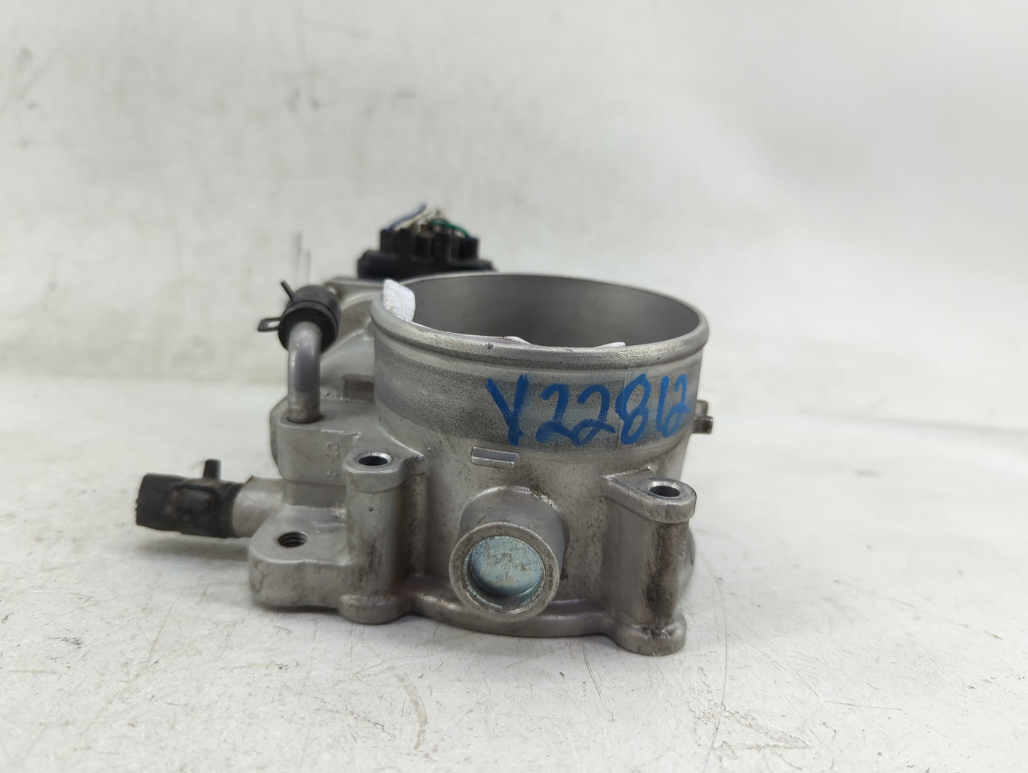 2014-2016 Kia Cadenza Throttle Body P/N:35100-3CAA0 35100-3CA40 Fits Fits 2012 2013 2014 2015 2016 2017 2018 OEM Used Auto P