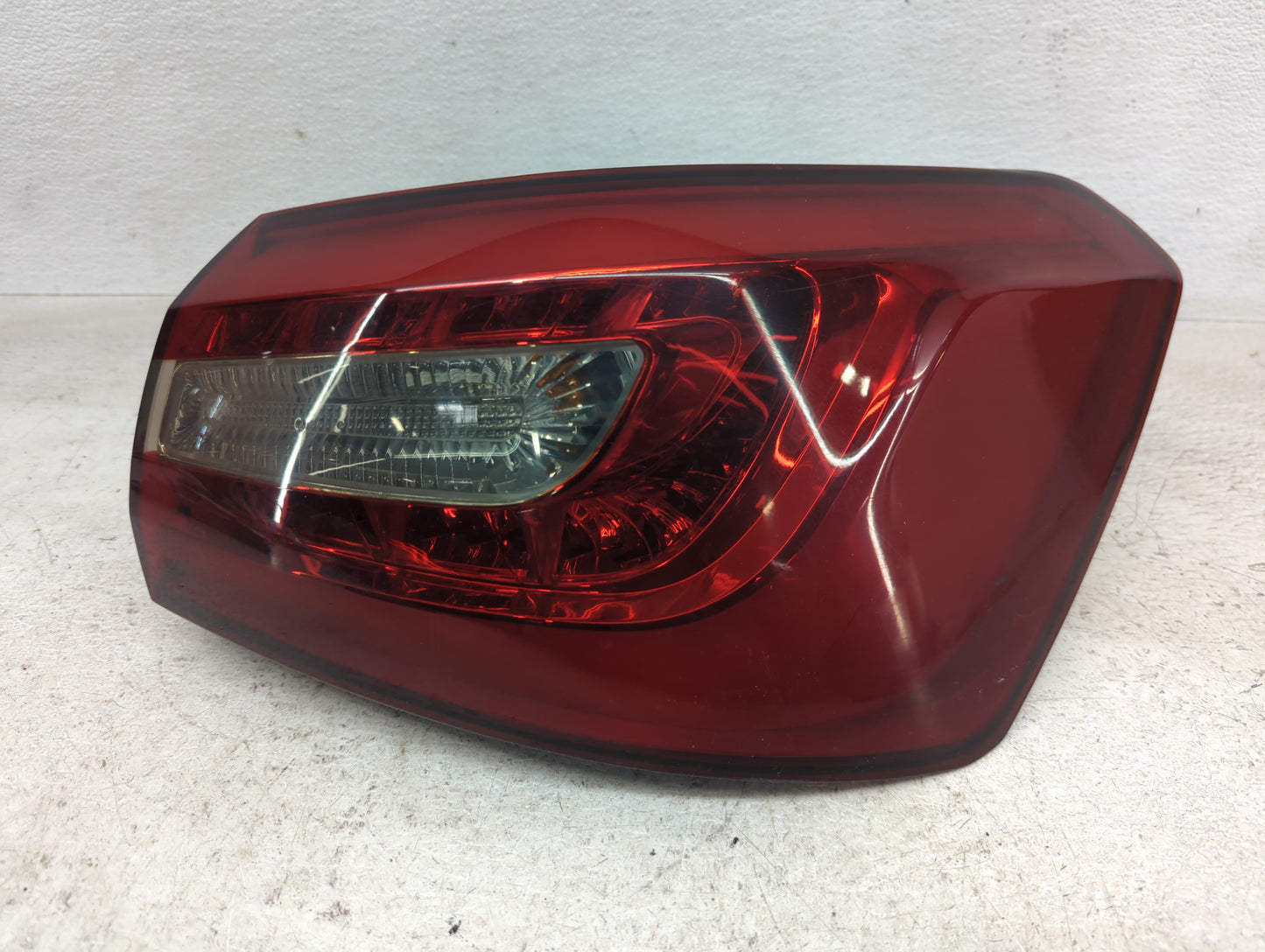 2014-2016 Kia Cadenza Tail Light Assembly Passenger Right OEM P/N:92406-3R610 Fits Fits 2014 2015 2016 OEM Used Auto Parts -