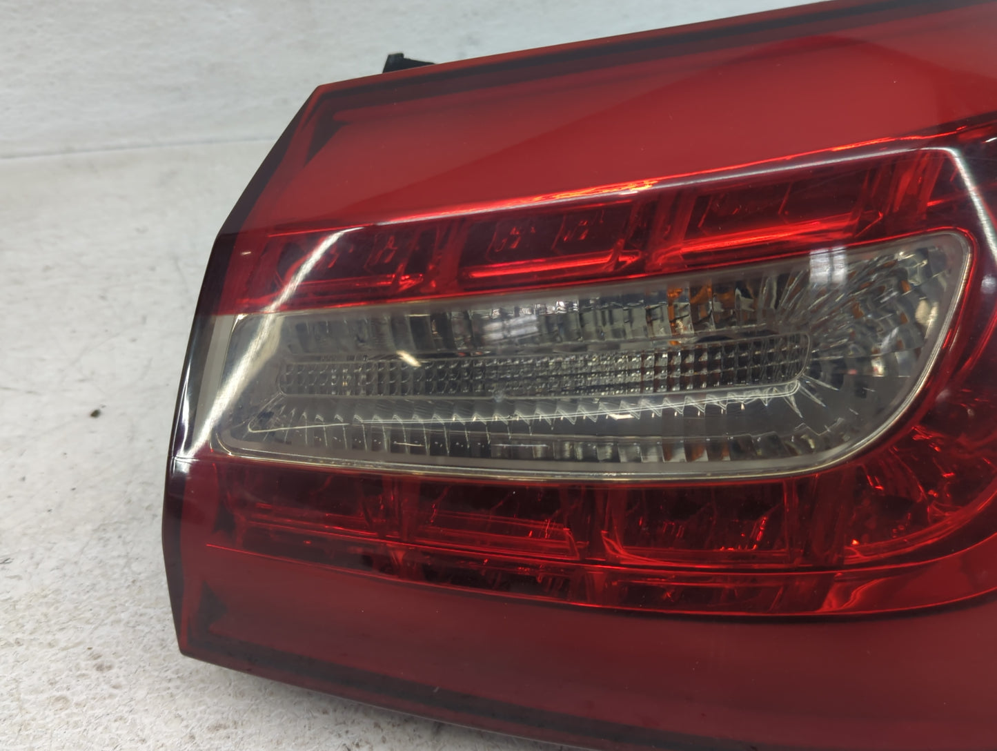 2014-2016 Kia Cadenza Tail Light Assembly Passenger Right OEM P/N:92406-3R610 Fits Fits 2014 2015 2016 OEM Used Auto Parts -