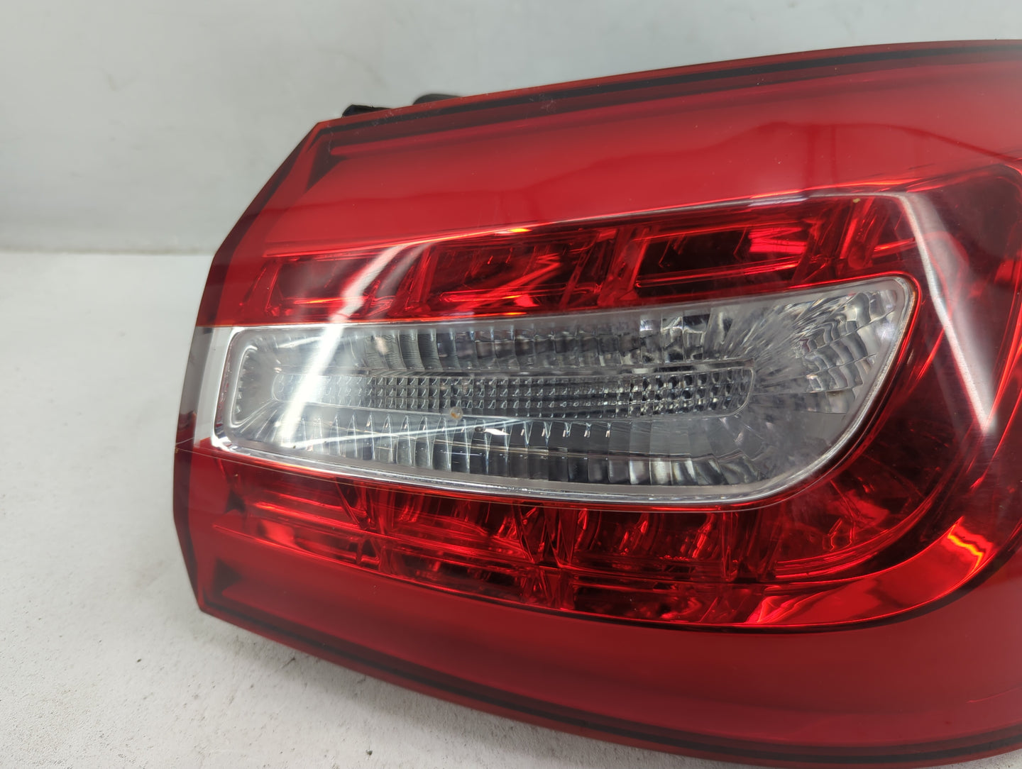 2014-2016 Kia Cadenza Tail Light Assembly Passenger Right OEM Fits Fits 2014 2015 2016 OEM Used Auto Parts - Oemusedautopart