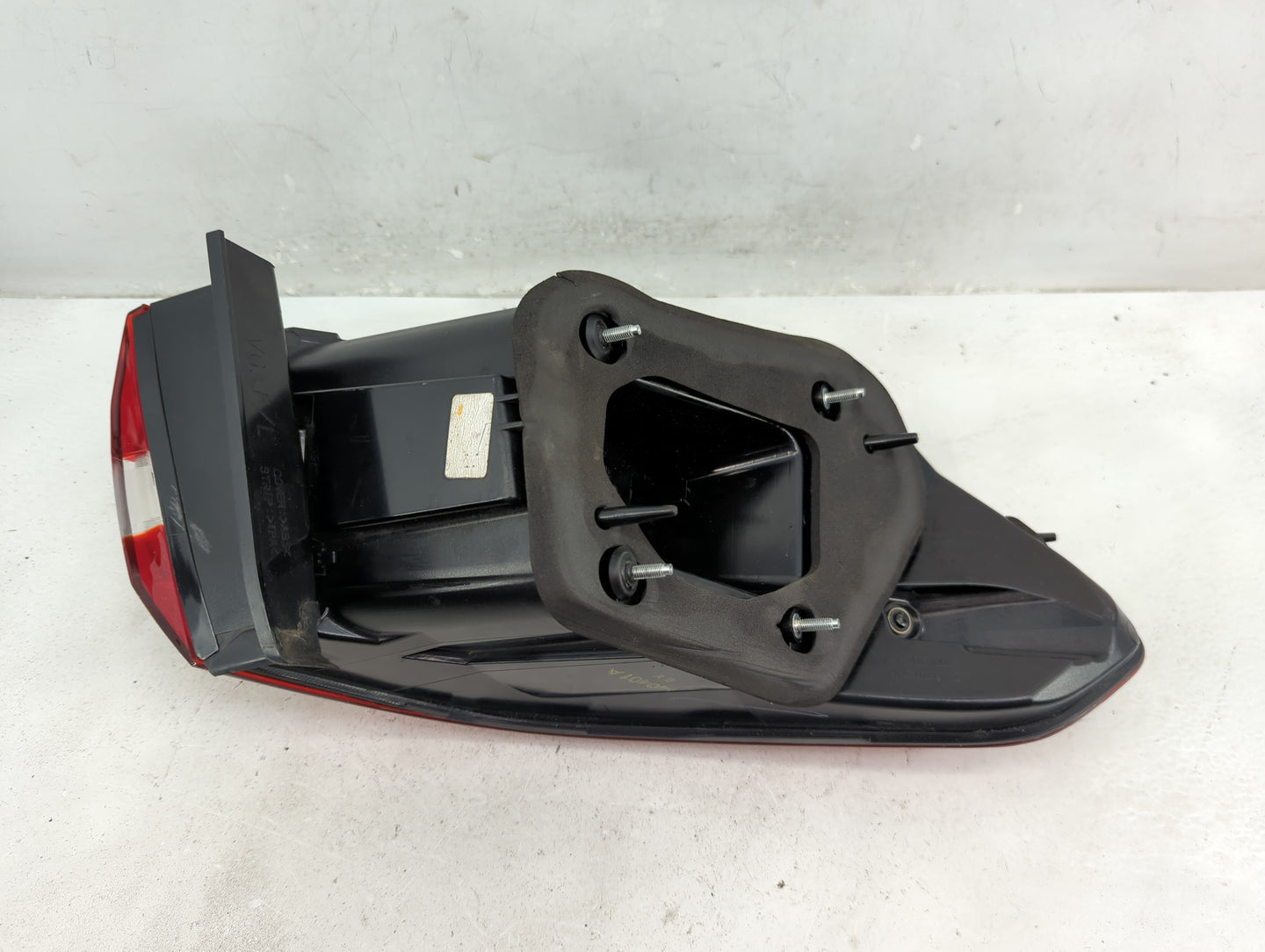 2014-2016 Kia Cadenza Tail Light Assembly Passenger Right OEM Fits Fits 2014 2015 2016 OEM Used Auto Parts - Oemusedautopart