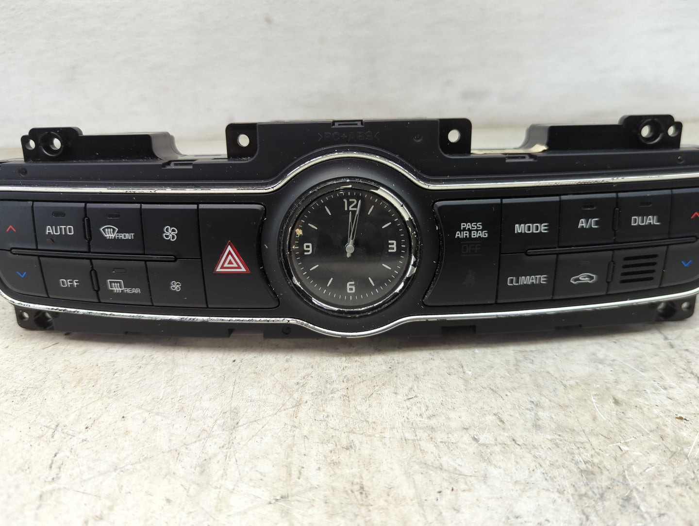 2014-2016 Kia Cadenza Climate Control Module Temperature AC/Heater Replacement P/N:3RGF1 Fits Fits 2014 2015 2016 OEM Used A