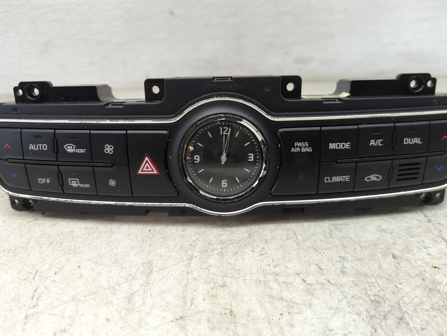 2014-2016 Kia Cadenza Climate Control Module Temperature AC/Heater Replacement P/N:3RGF1 Fits Fits 2014 2015 2016 OEM Used A