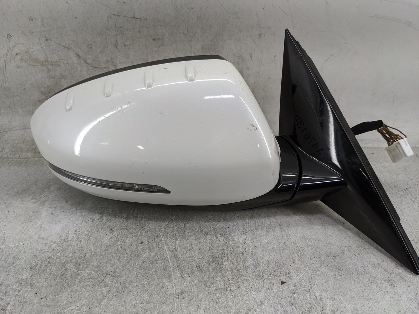 2014-2016 Kia Cadenza Passenger Side View Mirror - Right Door Mirror OEM Used - Oemusedautoparts1.com
