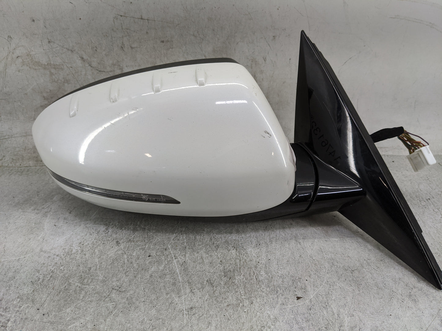 2014-2016 Kia Cadenza Passenger Side View Mirror - Right Door Mirror OEM Used - Oemusedautoparts1.com