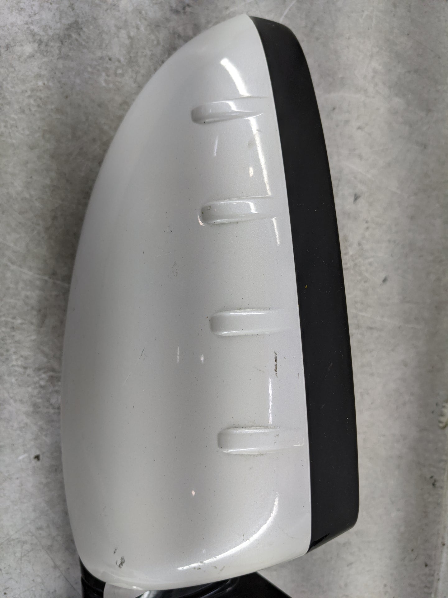 2014-2016 Kia Cadenza Passenger Side View Mirror - Right Door Mirror OEM Used - Oemusedautoparts1.com