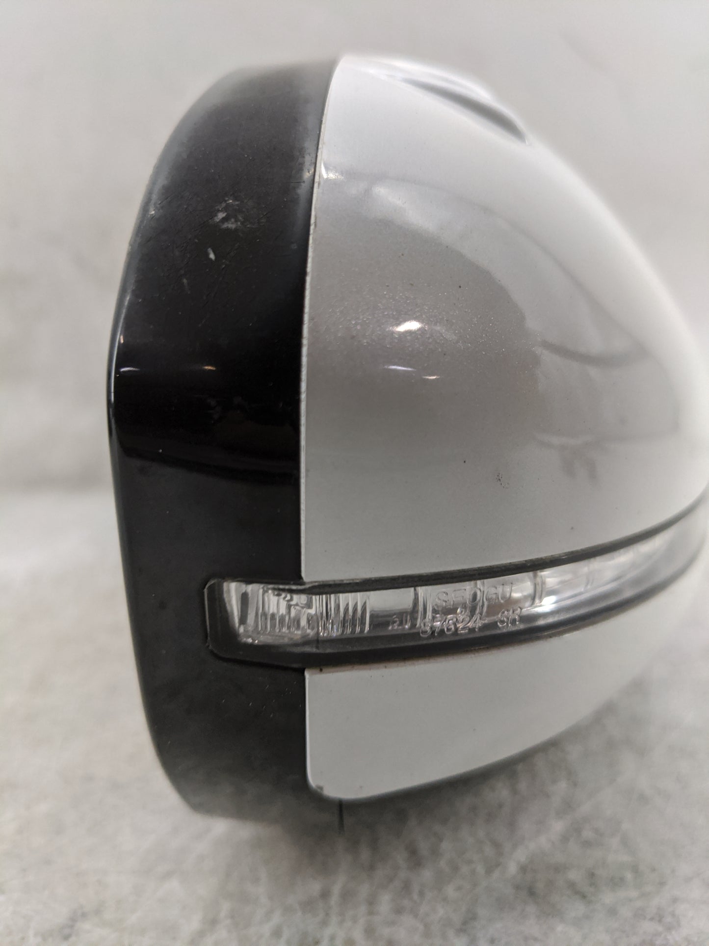2014-2016 Kia Cadenza Passenger Side View Mirror - Right Door Mirror OEM Used - Oemusedautoparts1.com