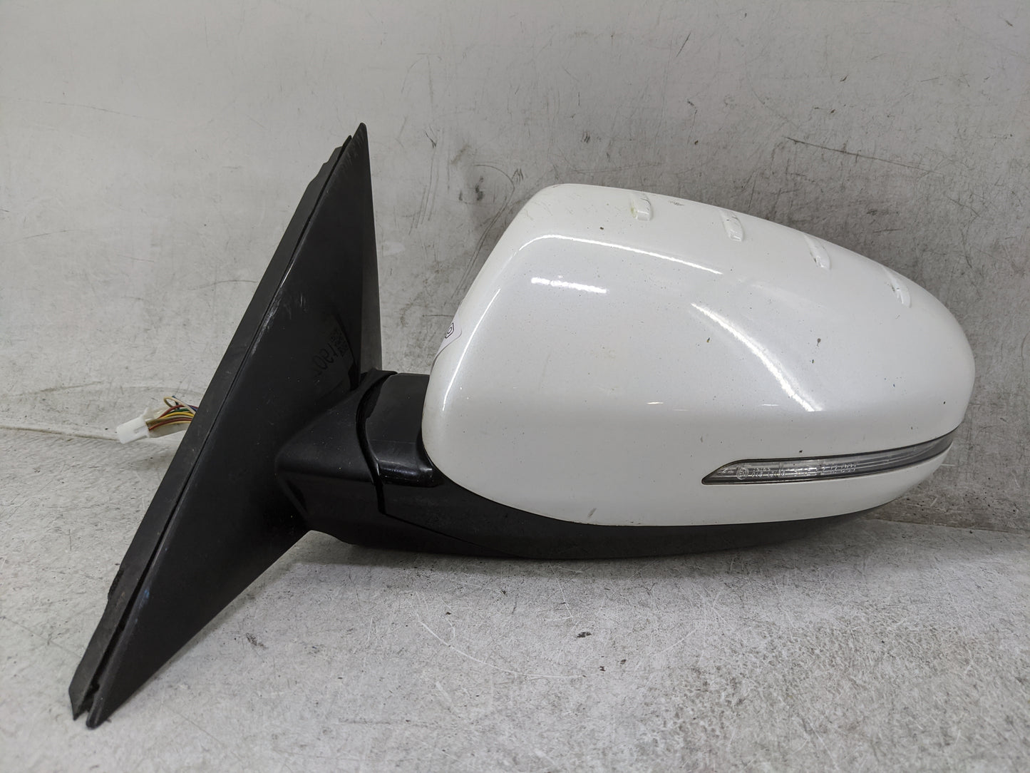2014-2016 Kia Cadenza Driver Side View Mirror - Left Door Mirror OEM Used - Oemusedautoparts1.com