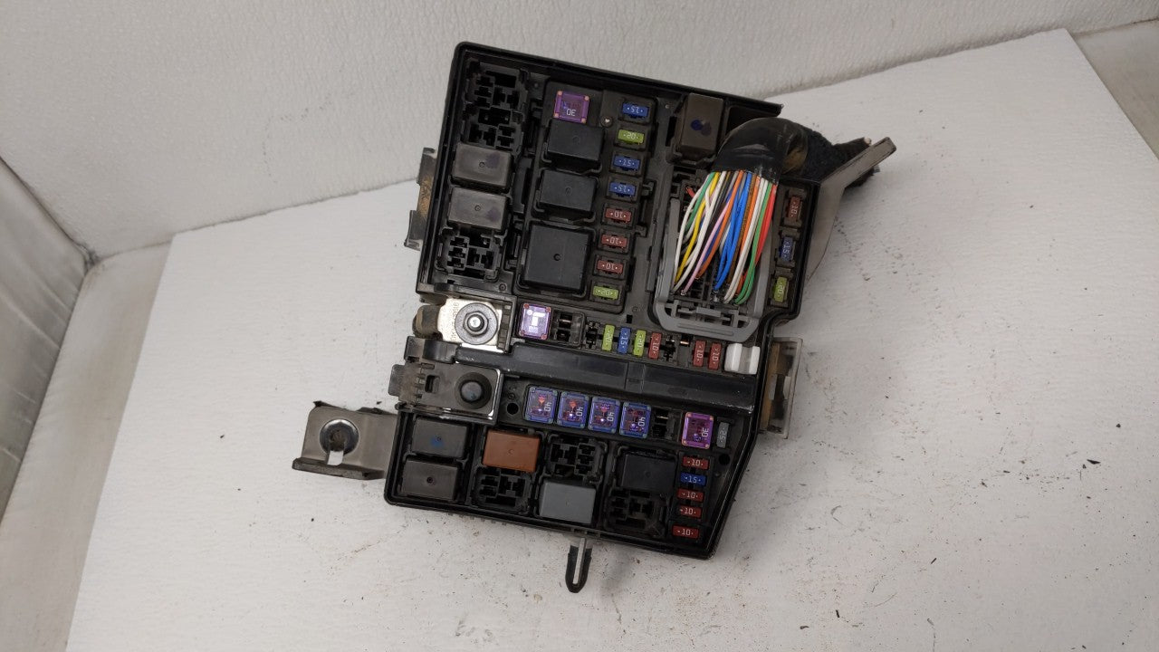 2014 Kia Cadenza Fusebox Fuse Box Panel Relay Module P/N:91950-2T500 Fits OEM Used Auto Parts - Oemusedautoparts1.com