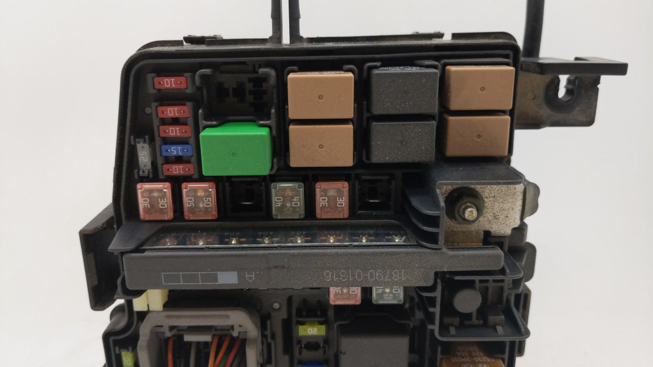 2014-2016 Kia Cadenza Fusebox Fuse Box Panel Relay Module P/N:91275-3R022 91275-3R032 Fits Fits 2014 2015 2016 OEM Used Auto
