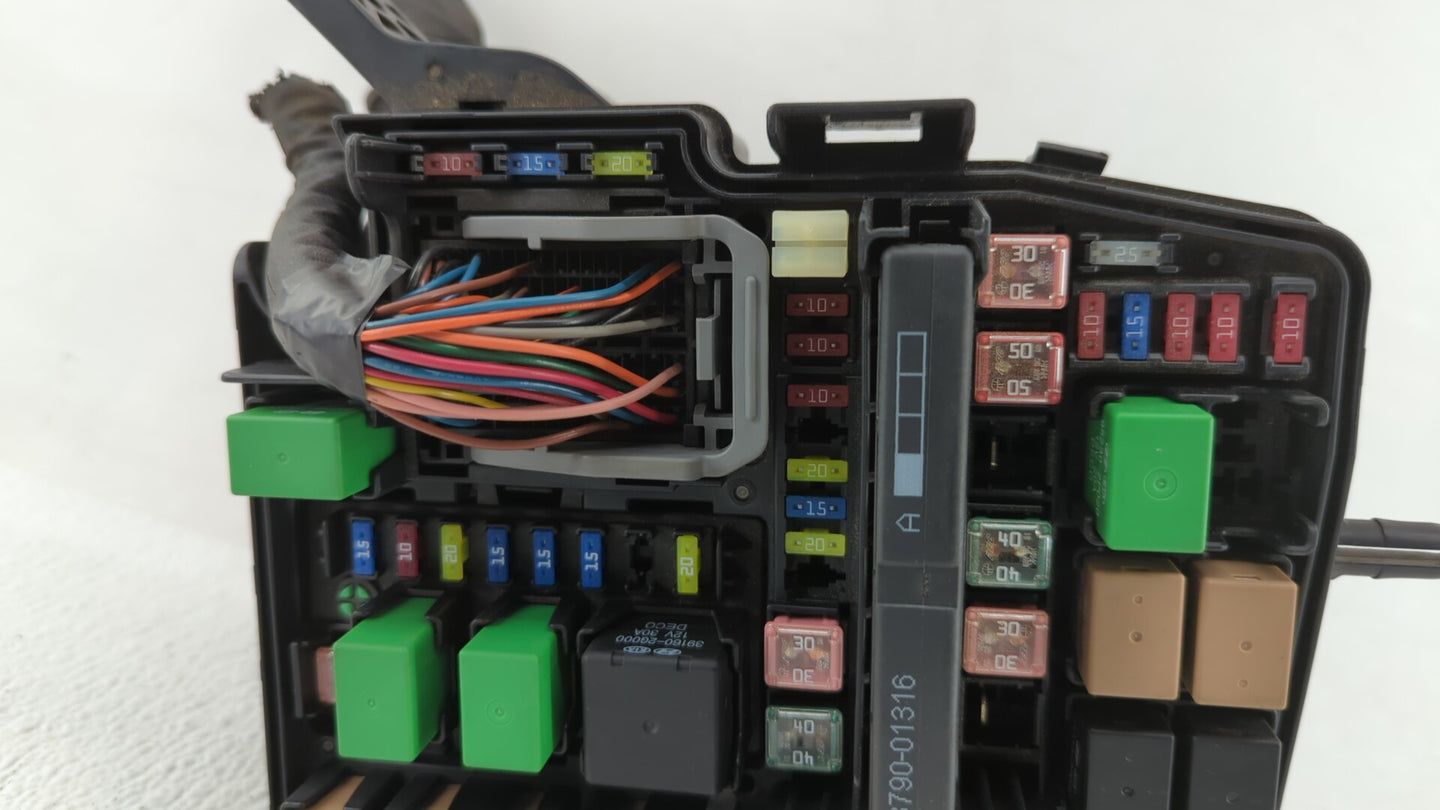 2014-2016 Kia Cadenza Fusebox Fuse Box Panel Relay Module P/N:91275-3R030 91275-3R022, 91275-3R032 Fits Fits 2014 2015 2016 