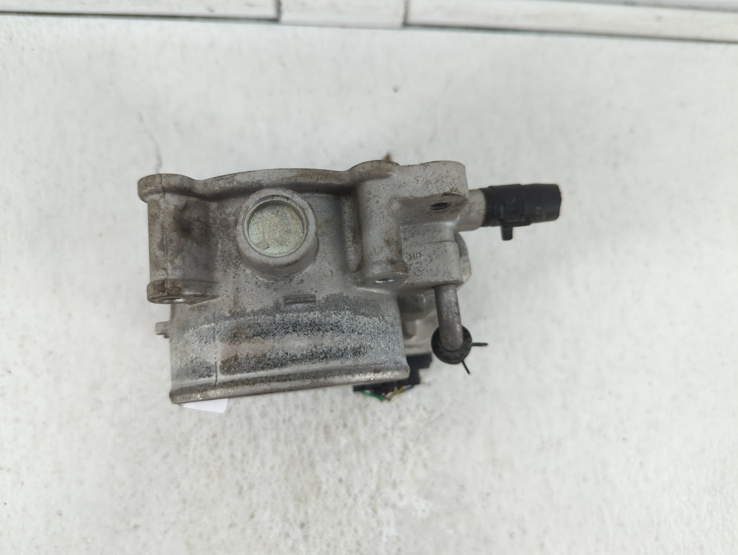 2014-2016 Kia Cadenza Throttle Body P/N:35100-3CAA0 Fits Fits 2012 2013 2014 2015 2016 2017 2018 OEM Used Auto Parts - Oemus
