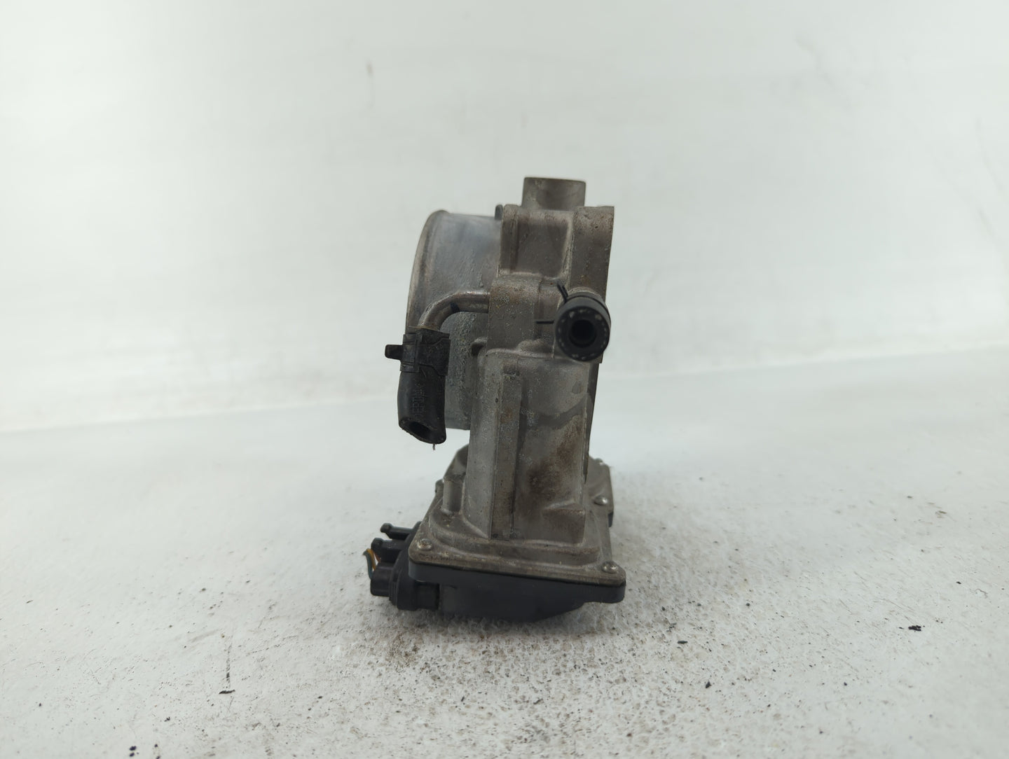 2014-2016 Kia Cadenza Throttle Body P/N:35100-3CAA0 Fits Fits 2012 2013 2014 2015 2016 2017 2018 OEM Used Auto Parts - Oemus
