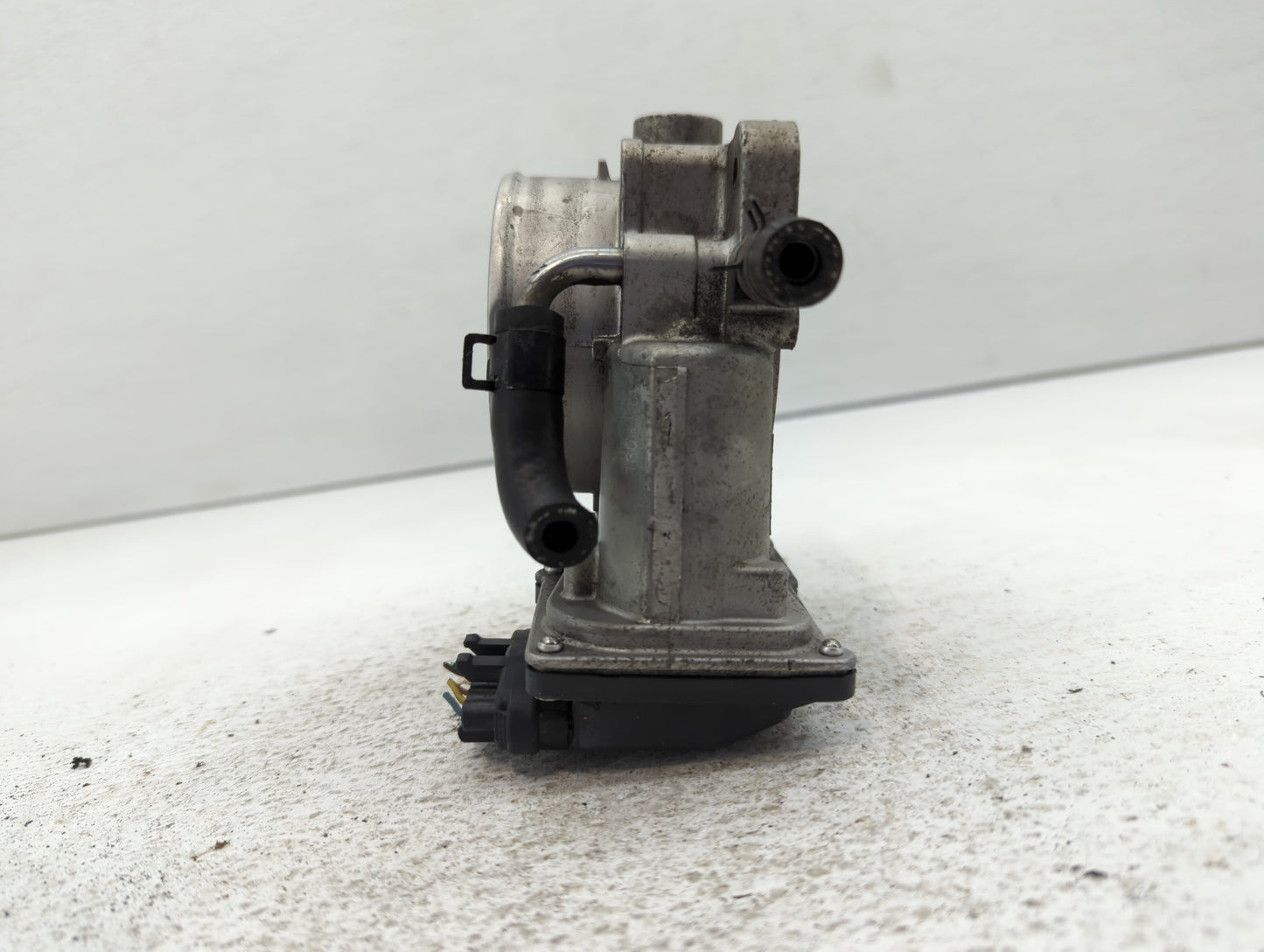 2014-2016 Kia Cadenza Throttle Body P/N:35100-3CAA0 Fits Fits 2012 2013 2014 2015 2016 2017 2018 OEM Used Auto Parts - Oemus