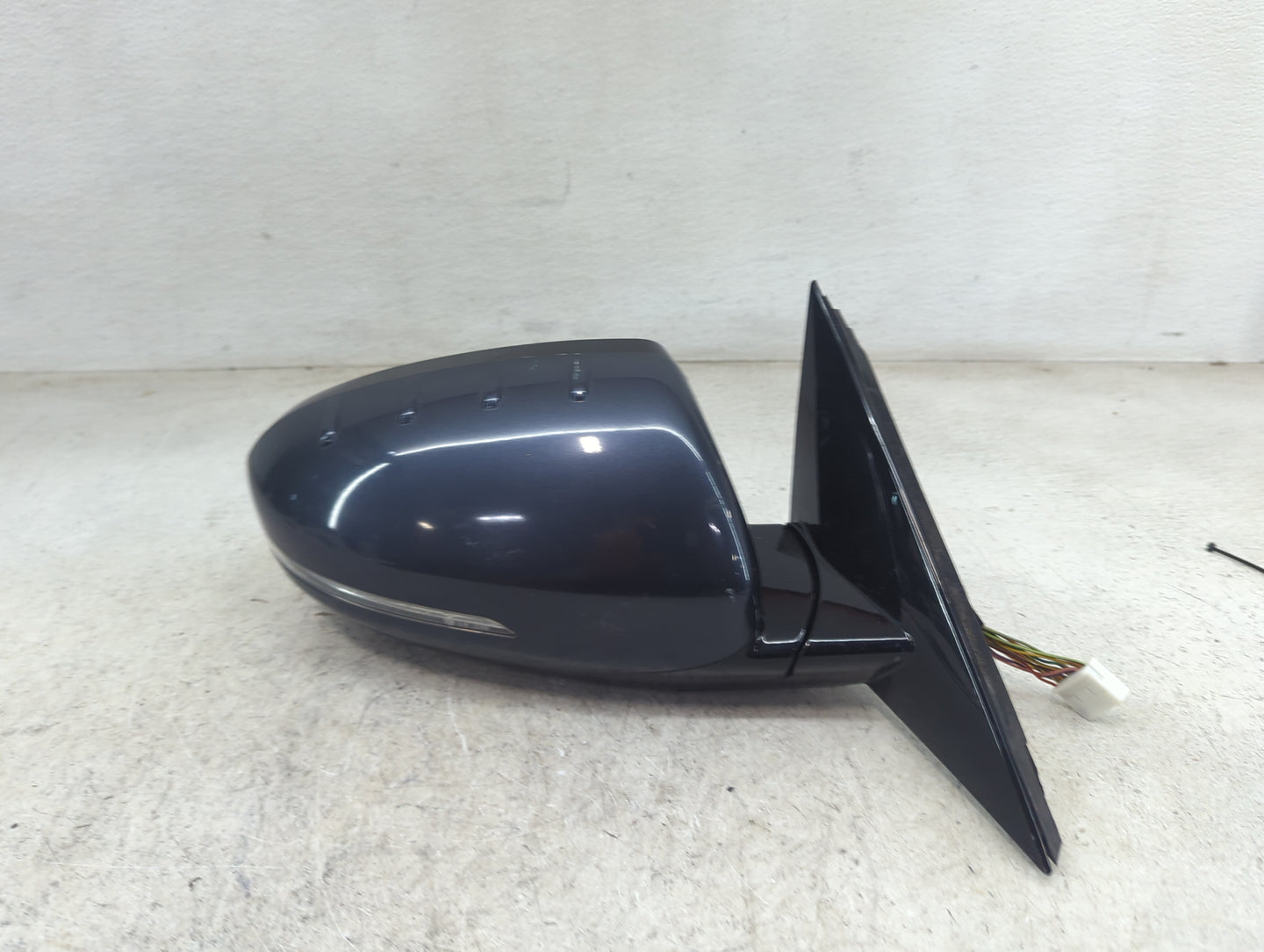 2014-2016 Kia Cadenza Passenger Side View Mirror - Right Door Mirror OEM Used - Oemusedautoparts1.com