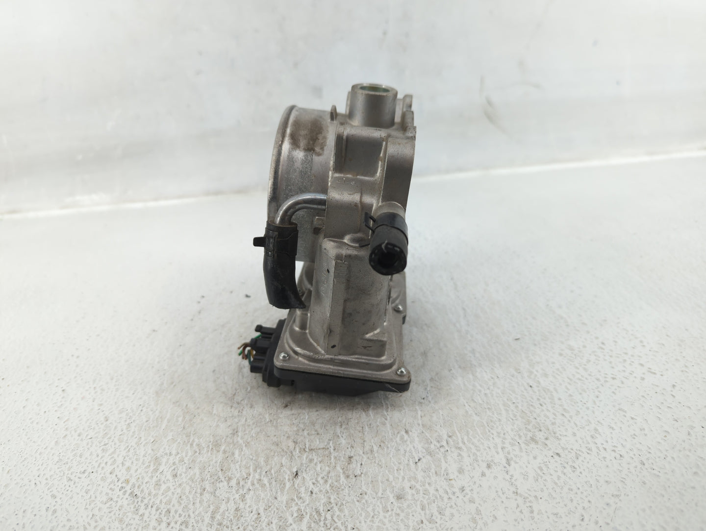 2014-2016 Kia Cadenza Throttle Body P/N:35100-3CAA0 Fits Fits 2012 2013 2014 2015 2016 2017 2018 OEM Used Auto Parts - Oemus