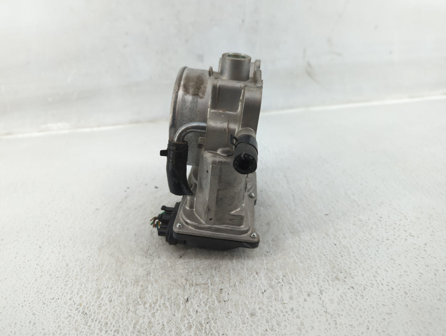 2014-2016 Kia Cadenza Throttle Body P/N:35100-3CAA0 Fits Fits 2012 2013 2014 2015 2016 2017 2018 OEM Used Auto Parts - Oemus