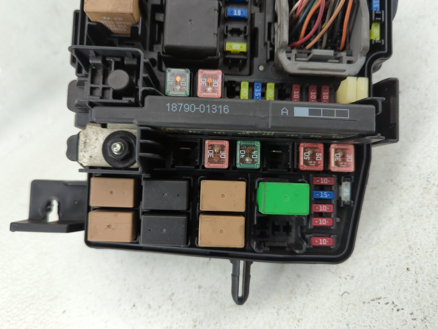 2014-2016 Kia Cadenza Fusebox Fuse Box Panel Relay Module P/N:91950-3S810 Fits Fits 2014 2015 2016 OEM Used Auto Parts - Oem