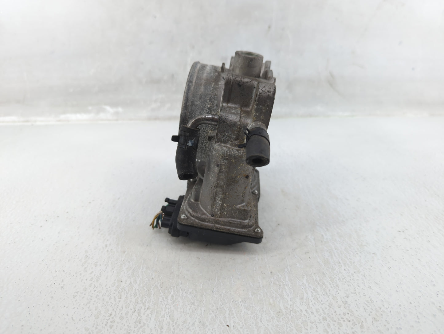 2014-2016 Kia Cadenza Throttle Body P/N:35100-3CAA0 Fits Fits 2012 2013 2014 2015 2016 2017 2018 OEM Used Auto Parts - Oemus