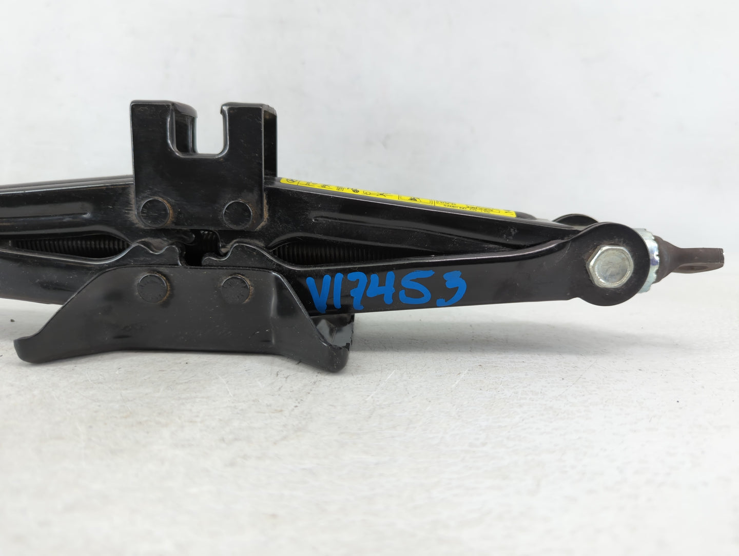 2014 Kia Cadenza Spare Scissor Car Jack 595906 - Oemusedautoparts1.com