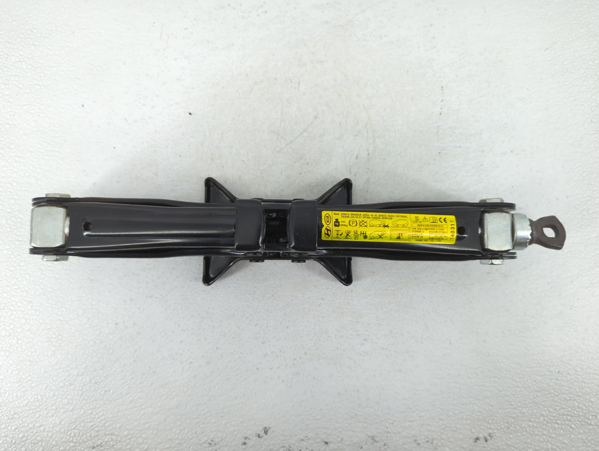 2014 Kia Cadenza Spare Scissor Car Jack 595906 - Oemusedautoparts1.com