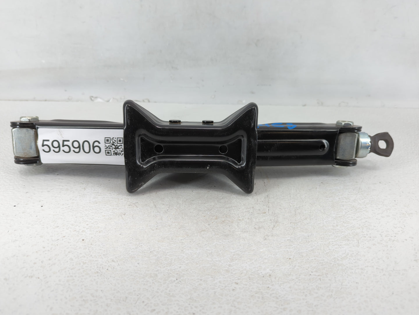 2014 Kia Cadenza Spare Scissor Car Jack 595906 - Oemusedautoparts1.com