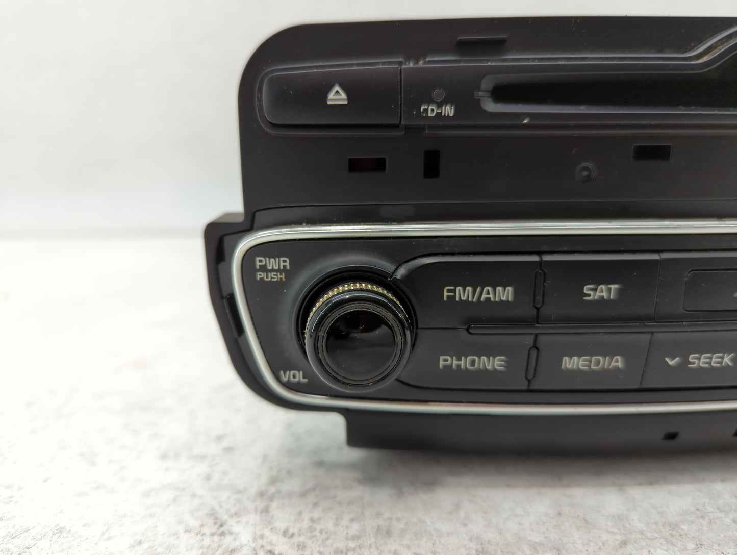2014-2016 Kia Cadenza Radio Control Panel - Oemusedautoparts1.com
