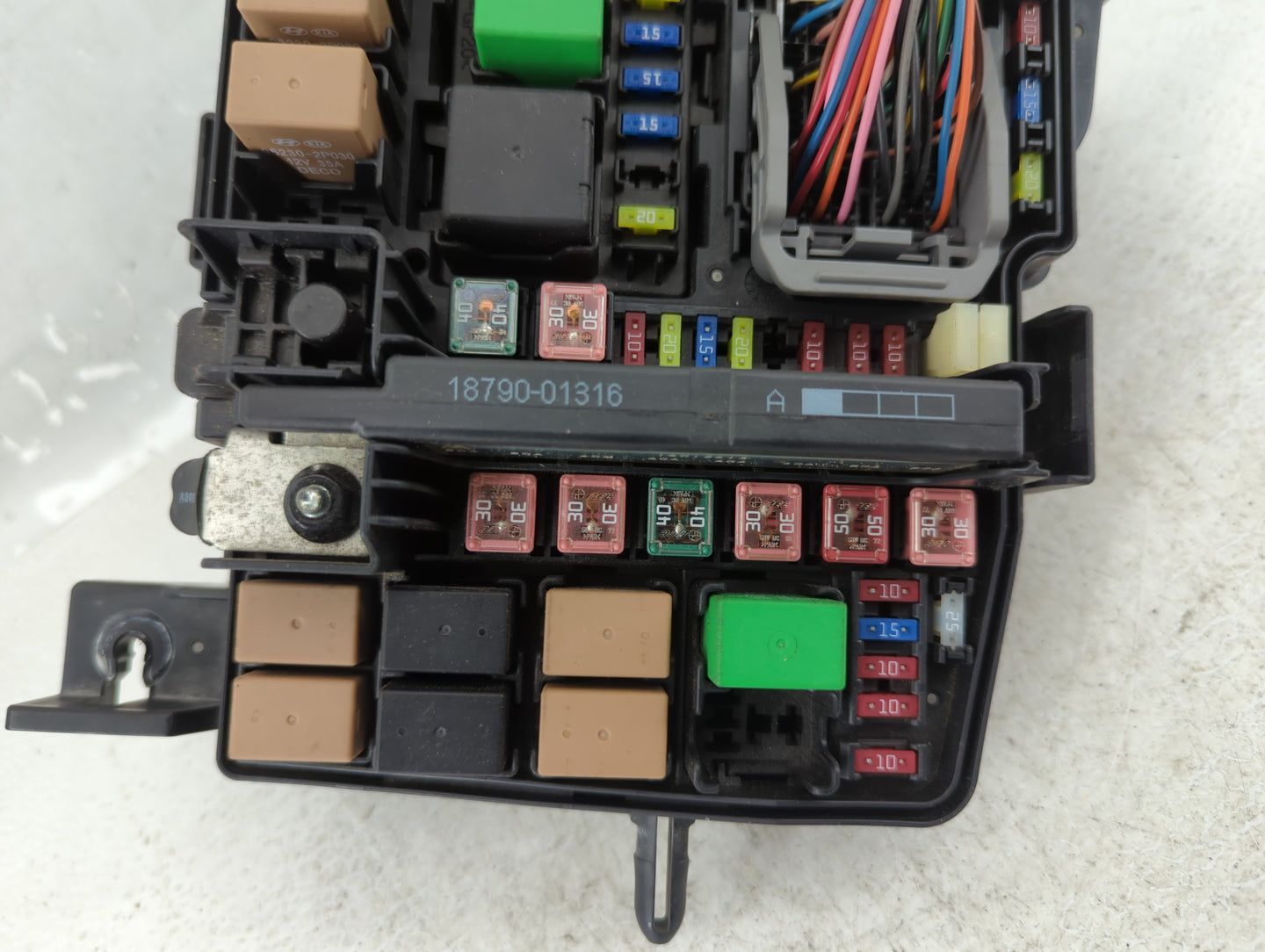 2014-2016 Kia Cadenza Fusebox Fuse Box Panel Relay Module P/N:91275-3R072 Fits Fits 2014 2015 2016 OEM Used Auto Parts - Oem