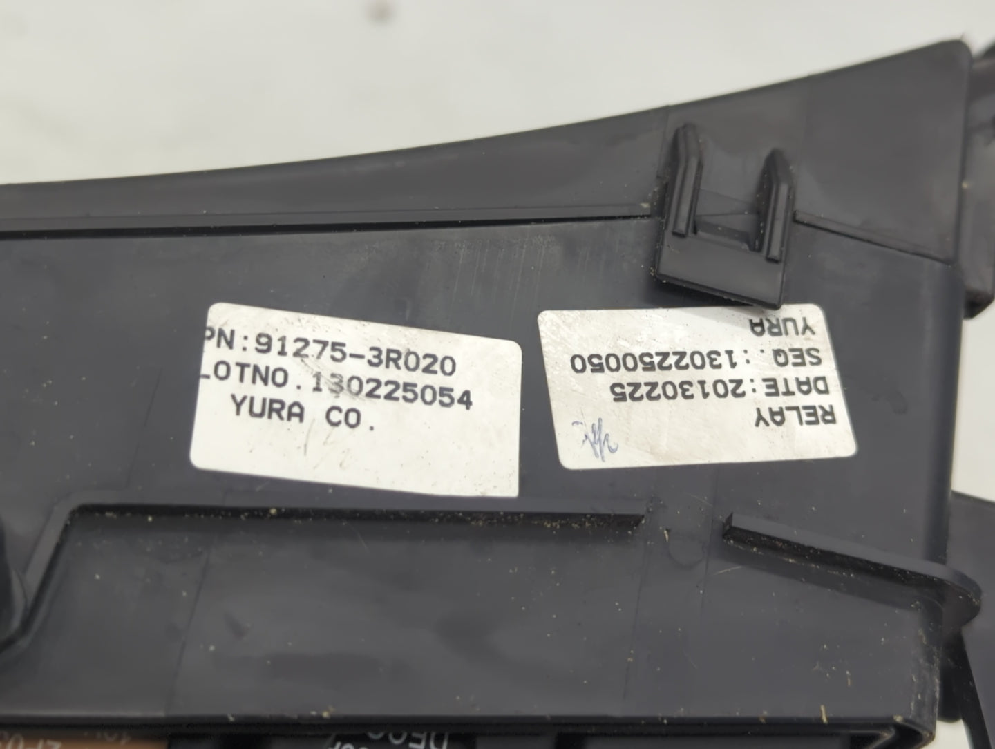 2014-2016 Kia Cadenza Fusebox Fuse Box Panel Relay Module P/N:91275-3R020 91275-3R022 Fits Fits 2014 2015 2016 OEM Used Auto