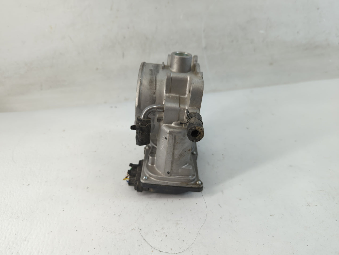 2014-2016 Kia Cadenza Throttle Body P/N:35100-3CAA0 Fits Fits 2012 2013 2014 2015 2016 2017 2018 OEM Used Auto Parts - Oemus