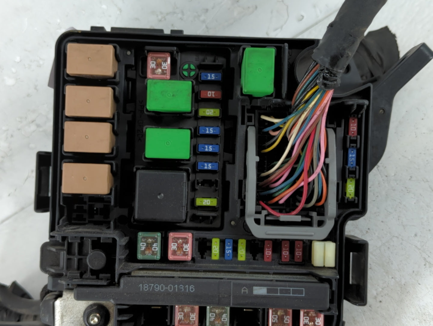 2014-2016 Kia Cadenza Fusebox Fuse Box Panel Relay Module P/N:91275-3R020 91275-3R022 Fits Fits 2014 2015 2016 OEM Used Auto