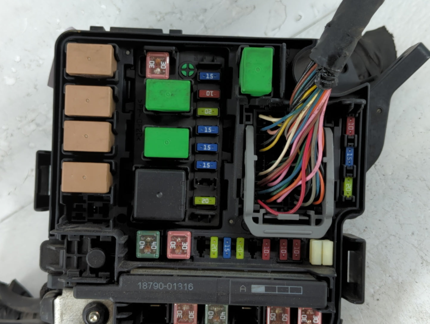 2014-2016 Kia Cadenza Fusebox Fuse Box Panel Relay Module P/N:91275-3R020 91275-3R022 Fits Fits 2014 2015 2016 OEM Used Auto