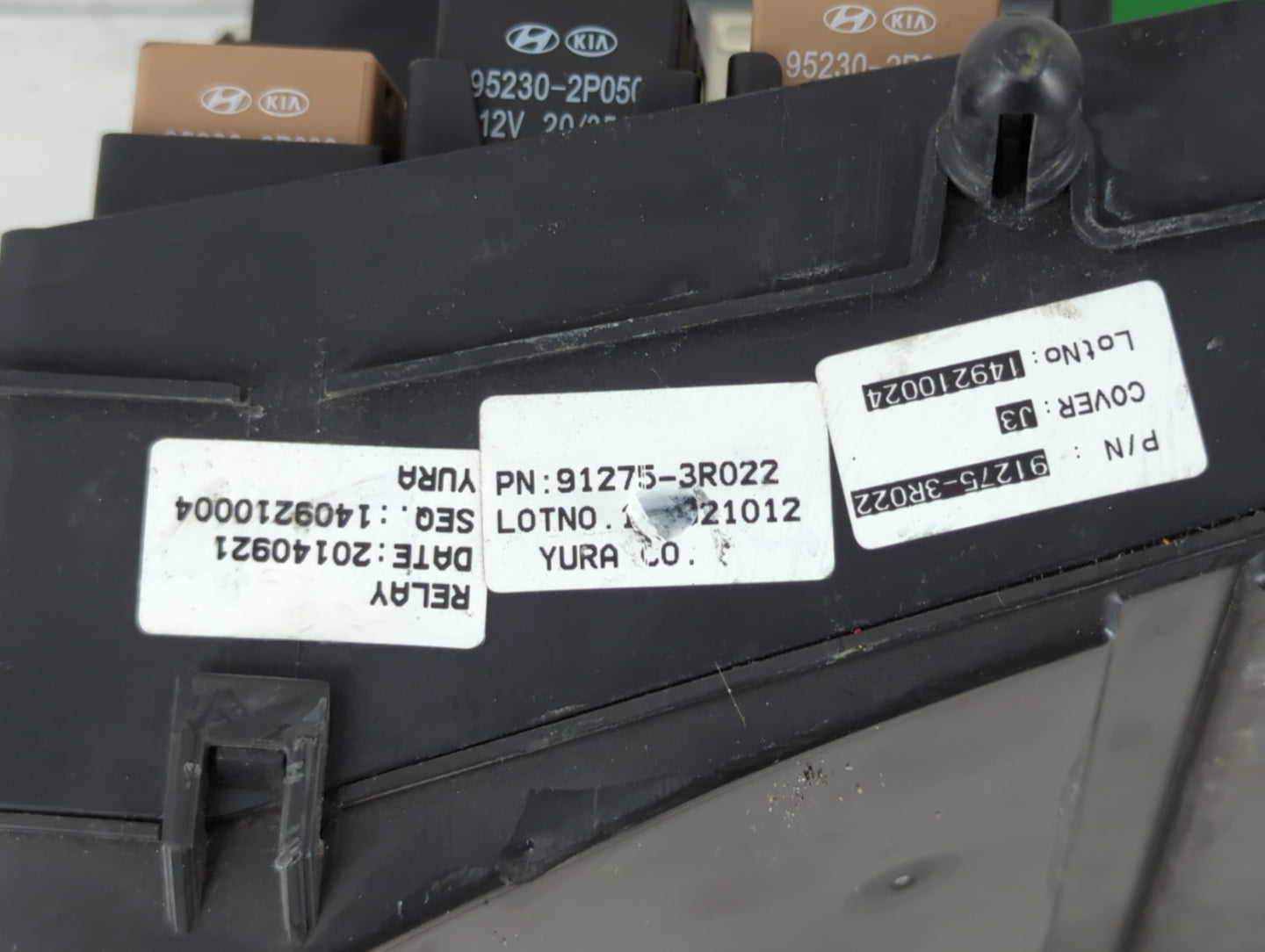2014-2016 Kia Cadenza Fusebox Fuse Box Panel Relay Module P/N:91275-3R020 91275-3R022 Fits Fits 2014 2015 2016 OEM Used Auto