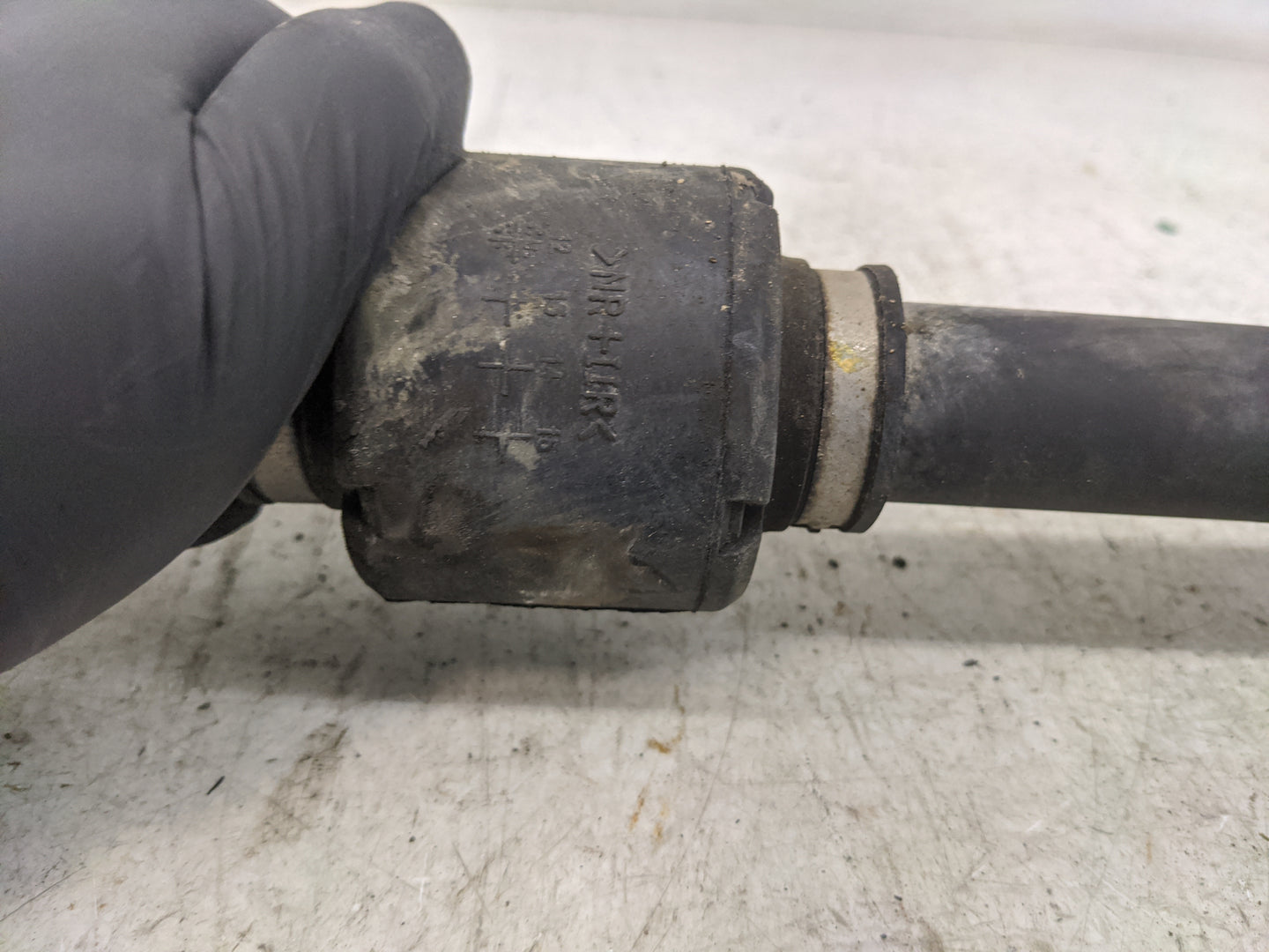 2014 Kia Forte Axle Shaft Front Passenger Cv C/v - Oemusedautoparts1.com