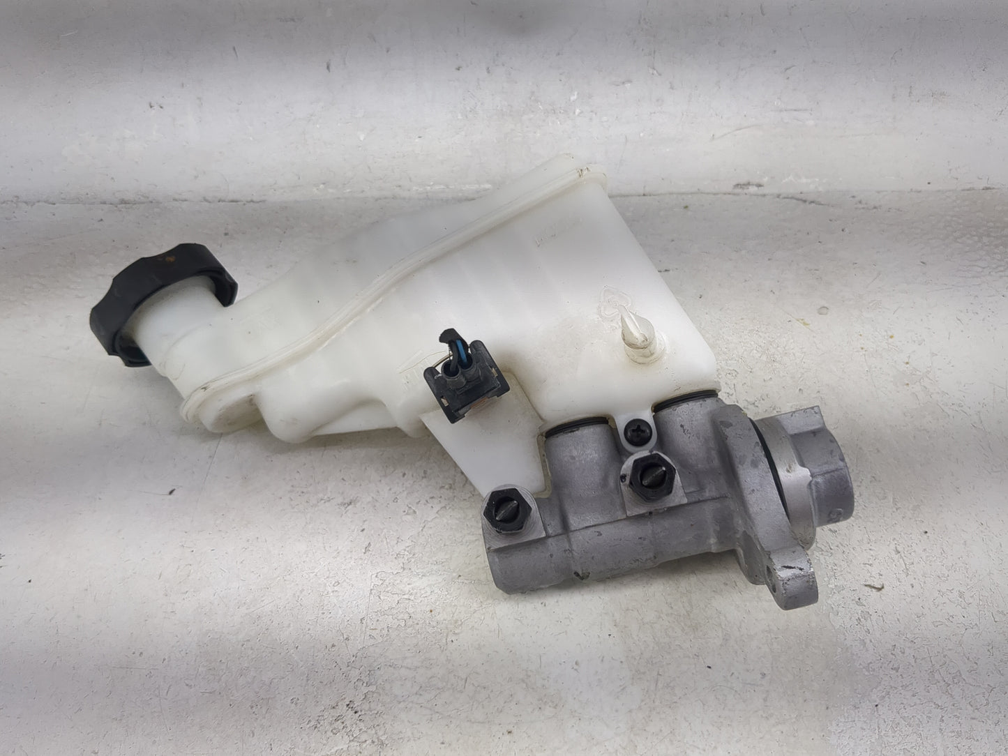 2014-2018 Kia Forte Brake Master Cylinder 1492075 - Oemusedautoparts1.com