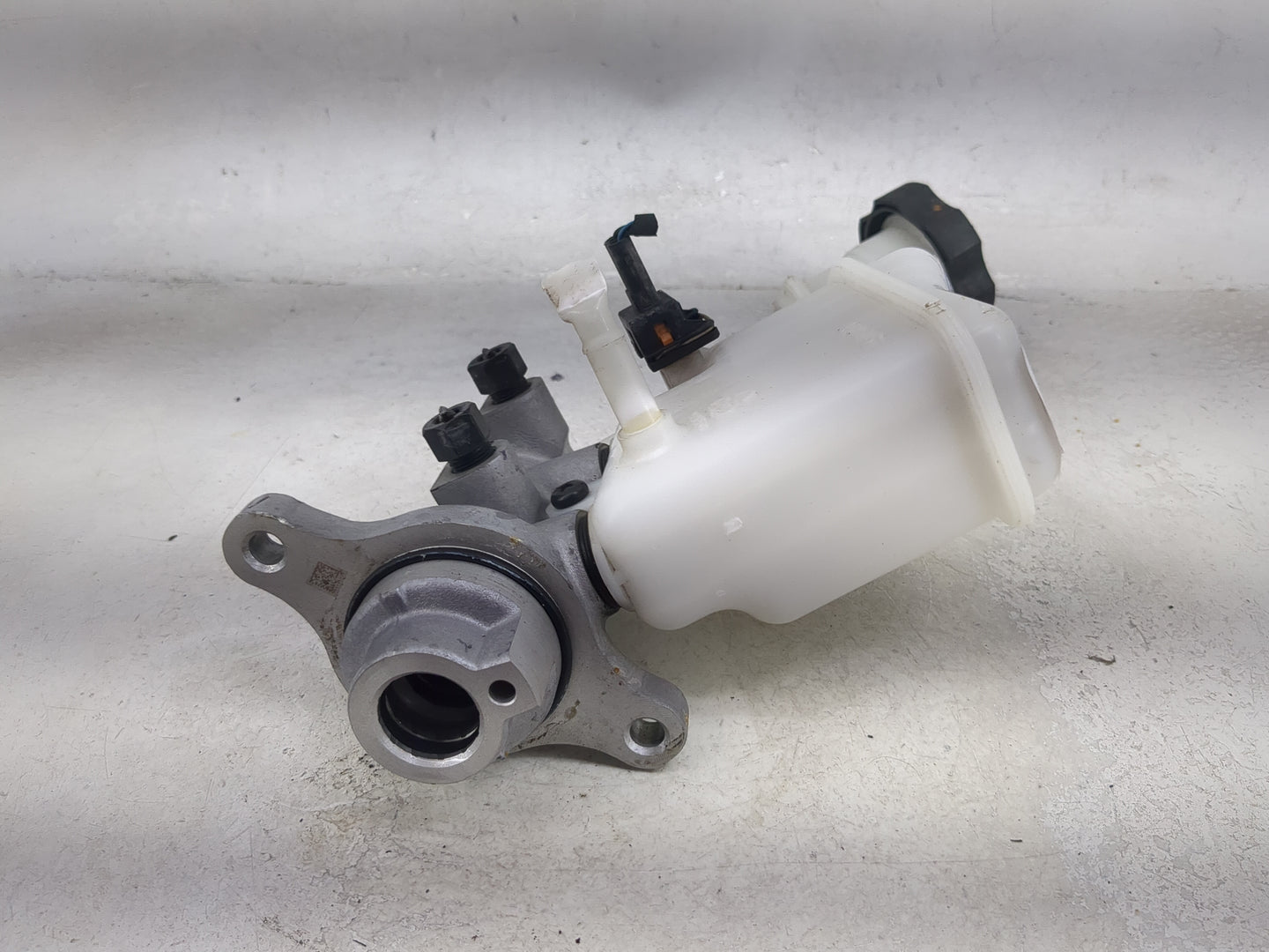 2014-2018 Kia Forte Brake Master Cylinder 1492075 - Oemusedautoparts1.com