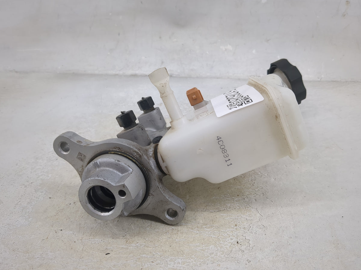 2014-2018 Kia Forte Brake Master Cylinder 1512628 - Oemusedautoparts1.com