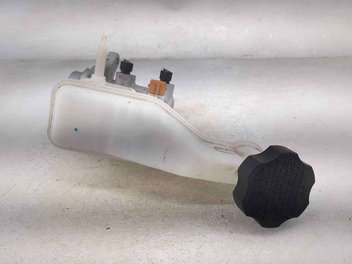 2014-2018 Kia Forte Brake Master Cylinder 1512628 - Oemusedautoparts1.com