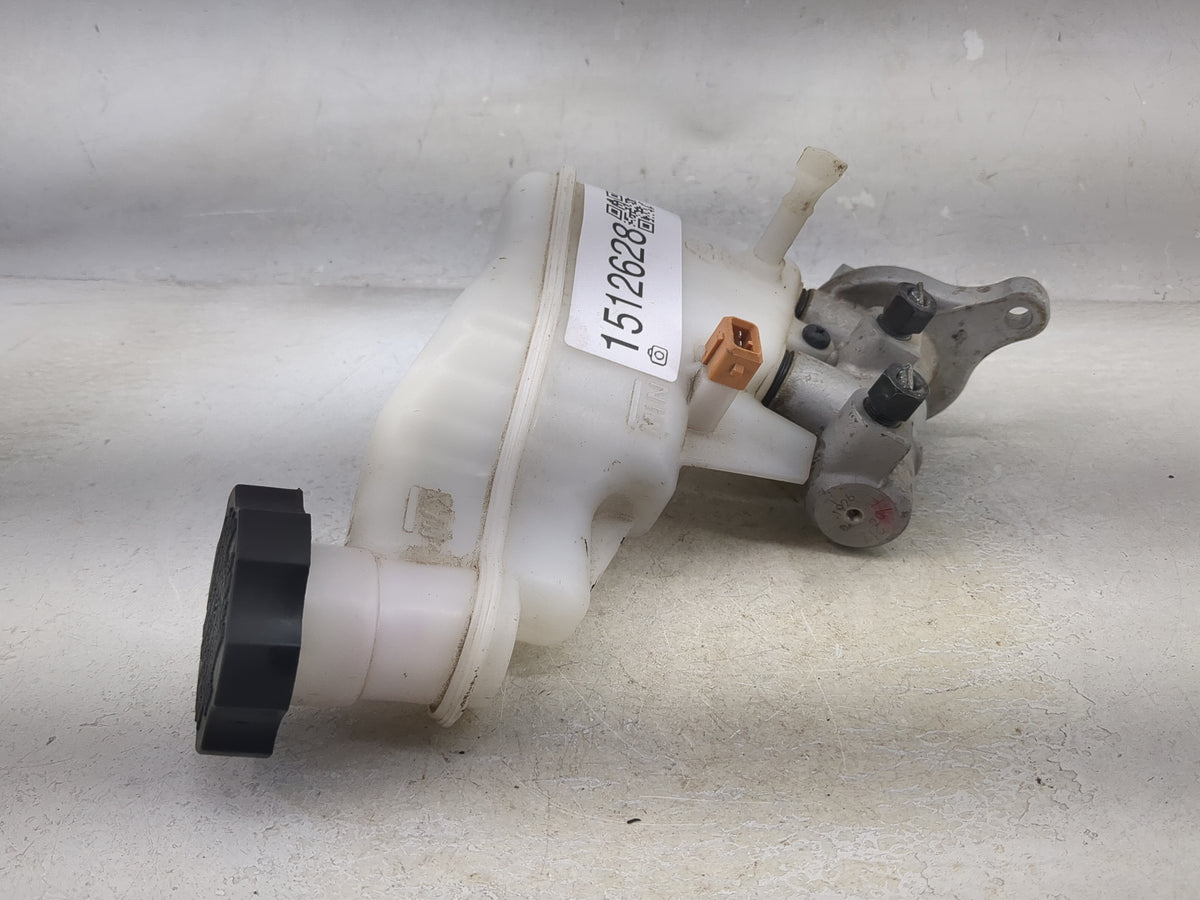 2014-2018 Kia Forte Brake Master Cylinder 1512628 - Oemusedautoparts1.com