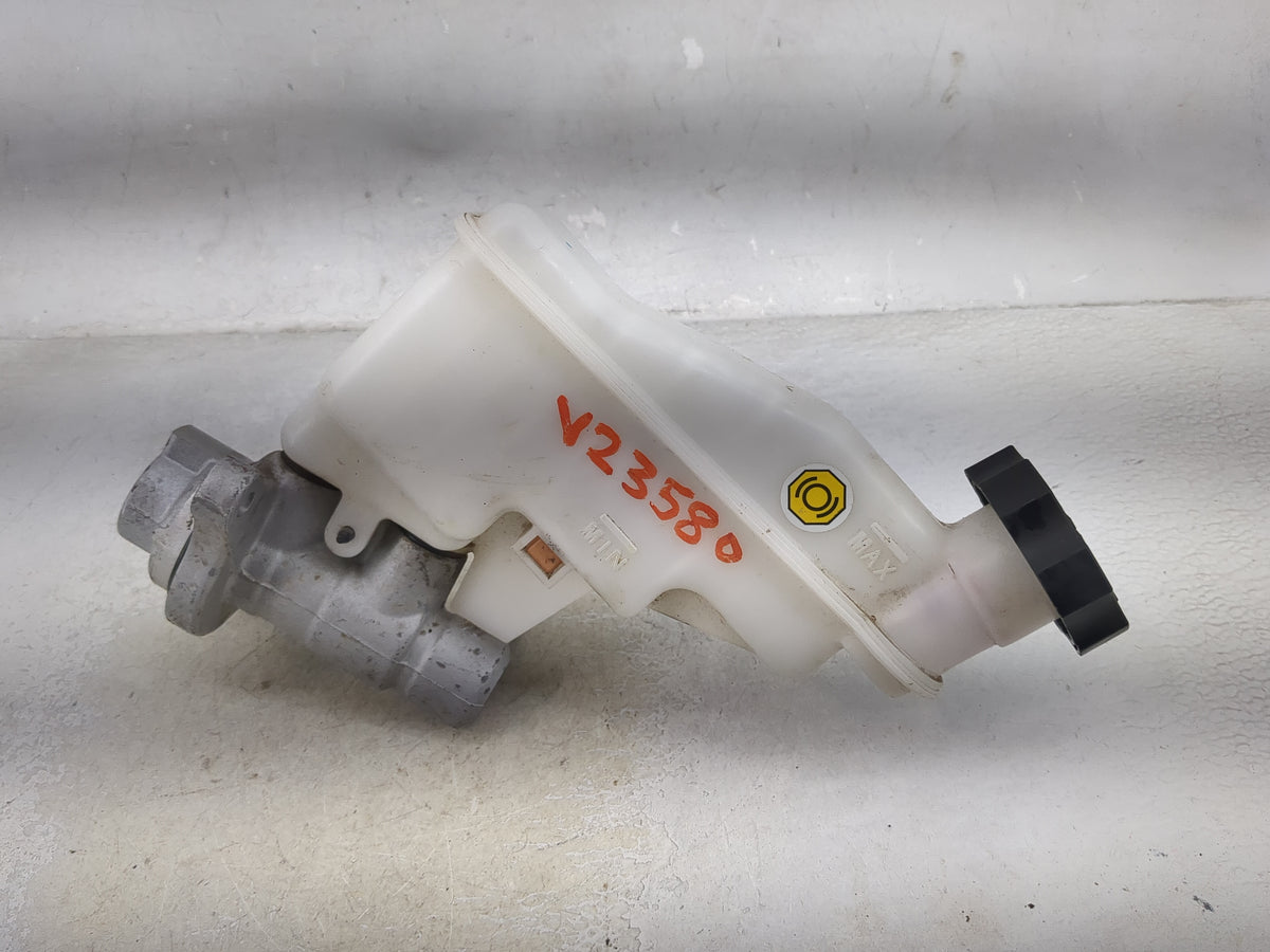 2014-2018 Kia Forte Brake Master Cylinder 1512628 - Oemusedautoparts1.com