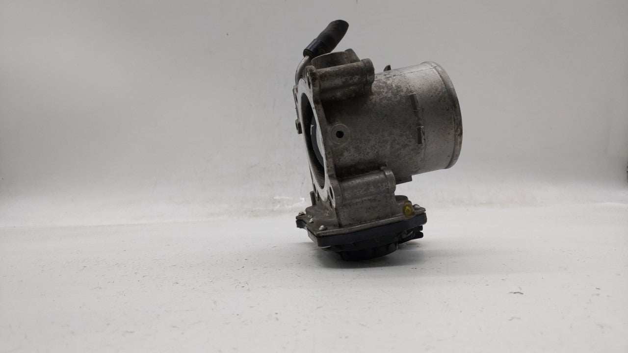 2014-2016 Kia Forte Throttle Body P/N:35100-2E400 Fits Fits 2012 2013 2014 2015 2016 2018 2019 OEM Used Auto Parts - Oemused