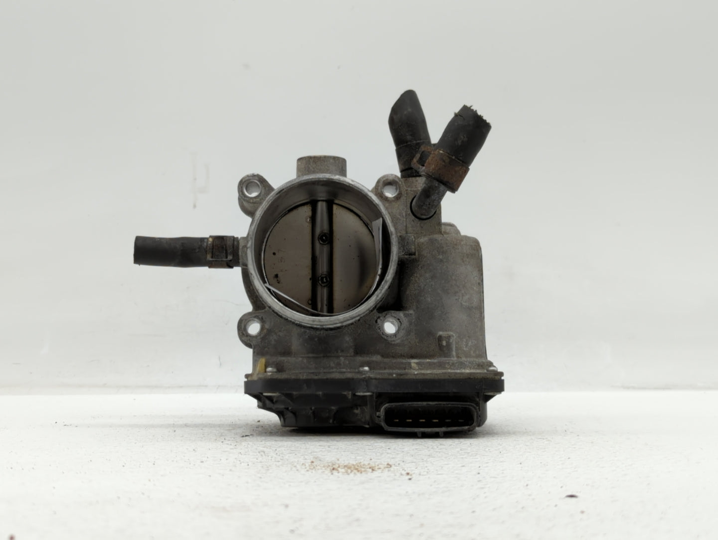 2014-2016 Kia Forte Throttle Body P/N:35100-2B320 Fits Fits 2013 2014 2015 2016 OEM Used Auto Parts - Oemusedautoparts1.com