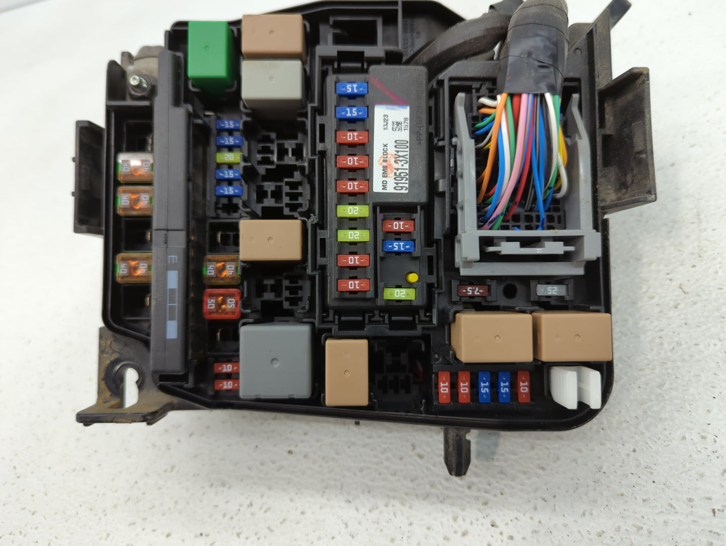 2014-2016 Kia Forte Fusebox Fuse Box Panel Relay Module P/N:91209-A7202 Fits Fits 2014 2015 2016 OEM Used Auto Parts - Oemus