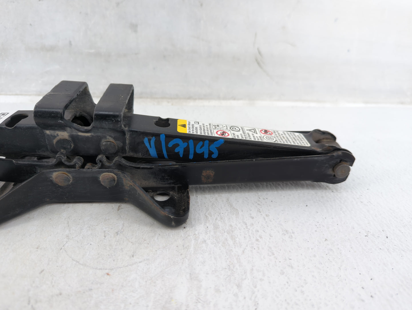2014 Kia Forte Spare Scissor Car Jack - Oemusedautoparts1.com