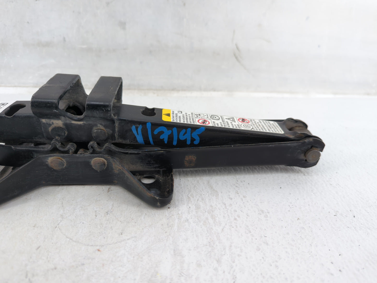 2014 Kia Forte Spare Scissor Car Jack - Oemusedautoparts1.com