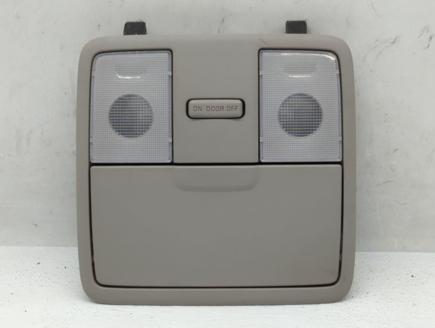 2014-2018 Kia Forte Overhead Roof Console 548752 - Oemusedautoparts1.com