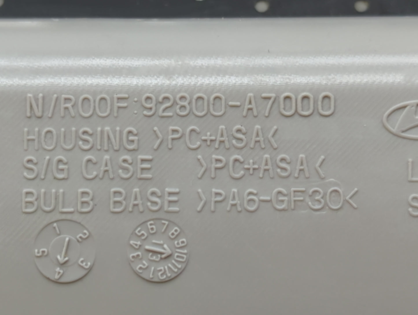2014-2018 Kia Forte Overhead Roof Console 548752 - Oemusedautoparts1.com