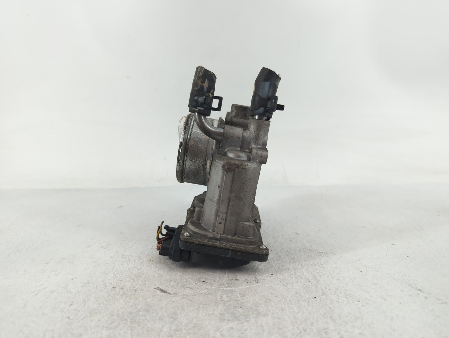 2014-2016 Kia Forte Throttle Body P/N:35100-2B320 Fits Fits 2013 2014 2015 2016 OEM Used Auto Parts - Oemusedautoparts1.com